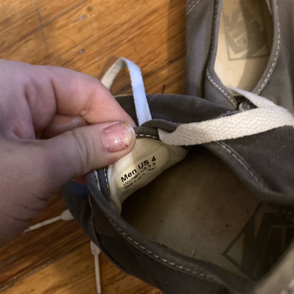 VANS - Picture 2 of 4